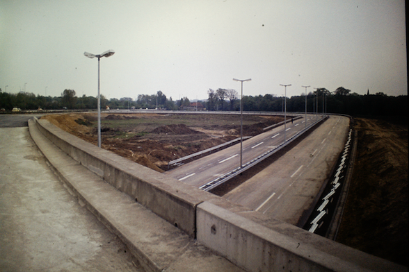 Blick vom Westschnellweg auf die Ausfahrt Herrenhausen. Der Westschnellweg (B6) befindet sich im Bau. Ca. 70er Jahre.